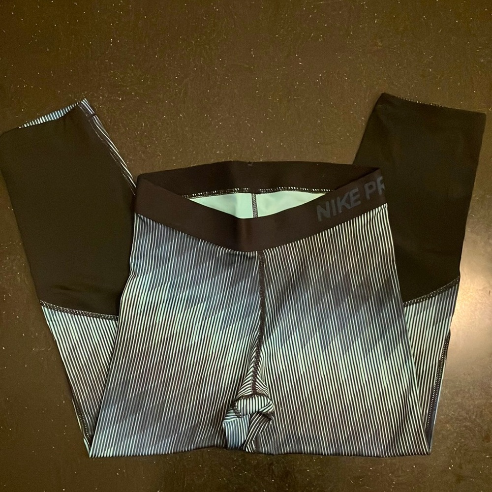 Nike Pro Capris
